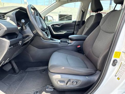 Used 2022 Toyota RAV4 XLE w/ Convenience Package FWD image 22