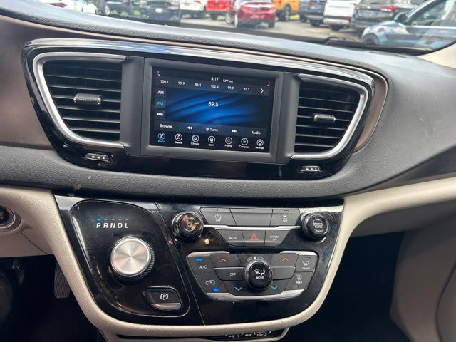 Used 2021 Chrysler Voyager Lxi FWD image 13