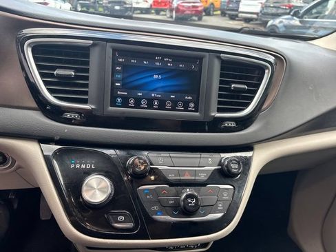 Used 2021 Chrysler Voyager Lxi FWD image 13