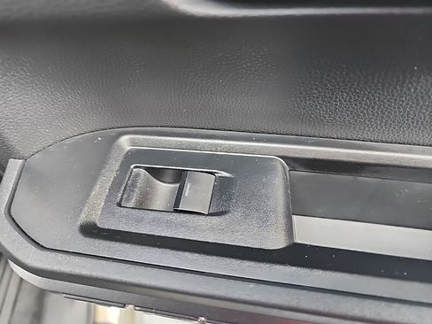 Used 2025 Toyota Tacoma TRD Off-Road image 33