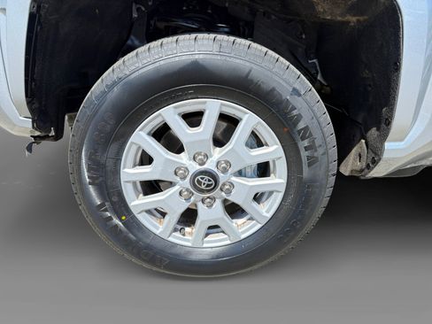 Used 2024 Toyota Tacoma SR5 w/ SR5 Upgrade Package AWD/4WD image 9