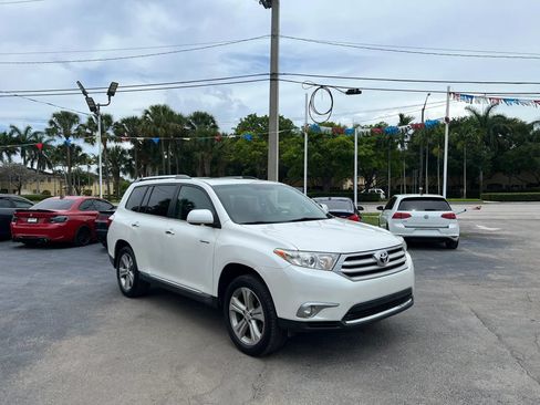 Used 2012 Toyota Highlander Limited w/ Tow Pkg FWD image 2