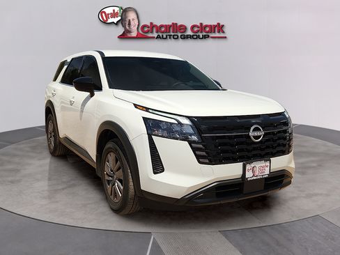 Used 2026 Nissan Pathfinder S FWD image 7