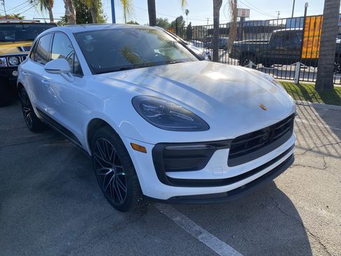 Used 2023 Porsche Macan AWD/4WD image 8