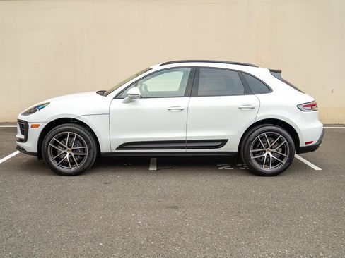 Used 2025 Porsche Macan image 2