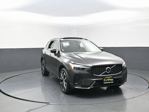 Used 2023 Volvo XC60 B5 Plus image 4