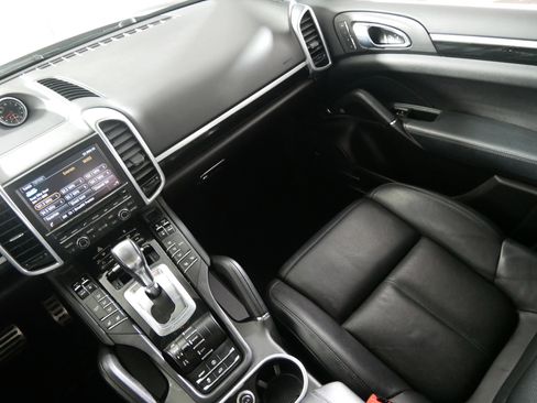 Used 2013 Porsche Cayenne S image 11