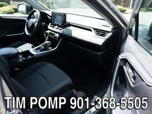 Used 2021 Toyota RAV4 LE FWD image 18