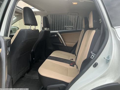 Used 2018 Toyota RAV4 XLE FWD image 9