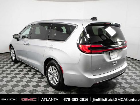 Used 2024 Chrysler Pacifica Touring-L FWD image 26