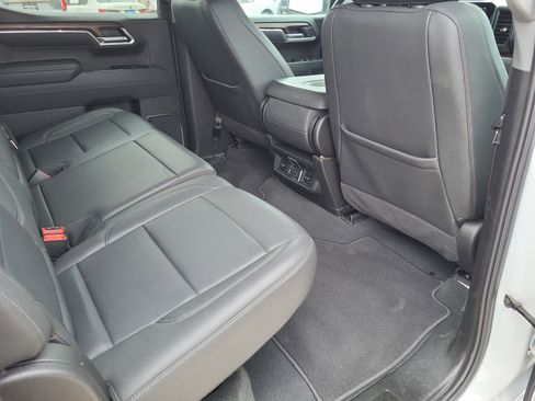 Used 2025 GMC Sierra 1500 SLT image 12