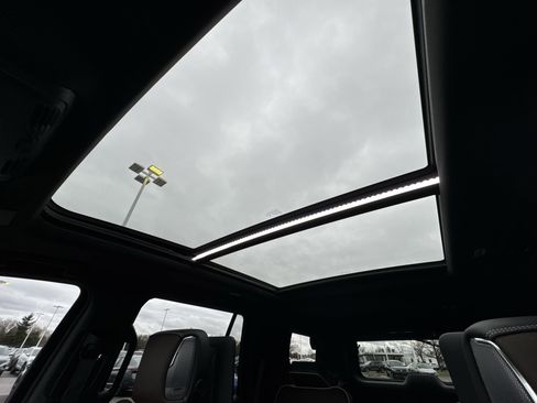 Certified 2025 GMC Yukon Denali Ultimate w/ LPO, Floor Liner Package image 19