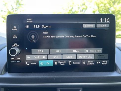 Used 2025 Honda Pilot EX-L image 17