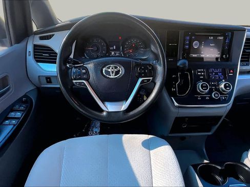 Used 2015 Toyota Sienna LE FWD image 6