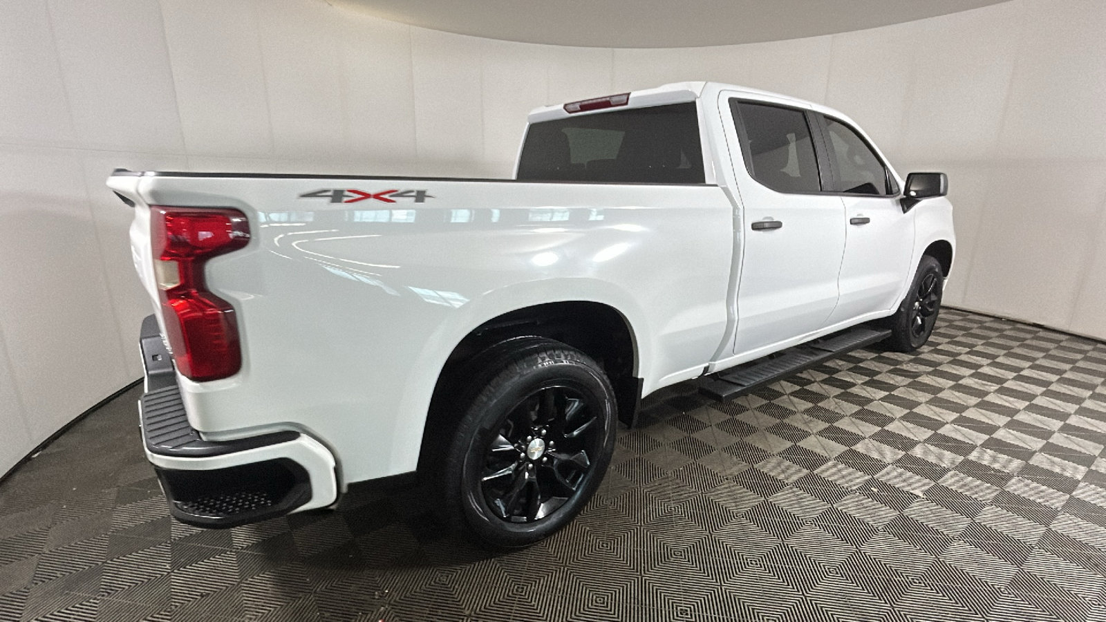 Used 2023 Chevrolet Silverado 1500 Custom AWD/4WD image 3