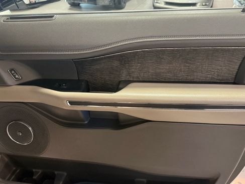 Used 2019 Ford Expedition Limited image 10