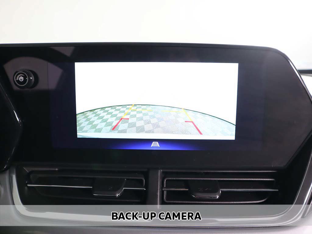 Used 2024 Chevrolet Trax LT w/ LT Convenience Package FWD image 3
