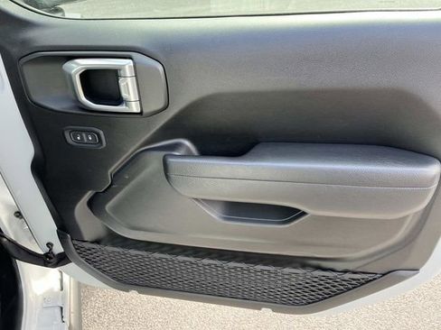 Used 2025 Jeep Wrangler Unlimited Rubicon AWD/4WD image 26