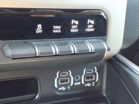 Used 2020 RAM 1500 Laramie AWD/4WD image 17