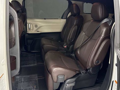 Certified 2021 Toyota Sienna Platinum image 25