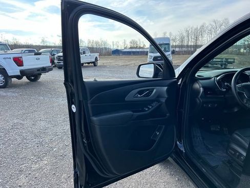 Used 2023 Chevrolet Traverse LT image 33