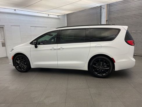 New 2026 Chrysler Pacifica Select image 5