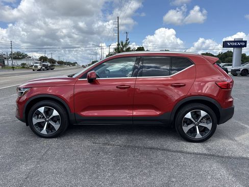 Certified 2023 Volvo XC40 B5 Plus w/ Driver Assist Package AWD/4WD image 2