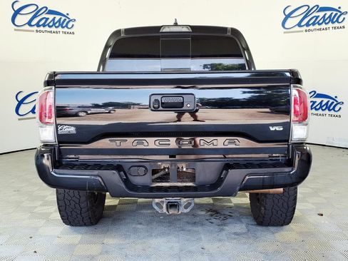 Used 2020 Toyota Tacoma TRD Sport AWD/4WD image 4
