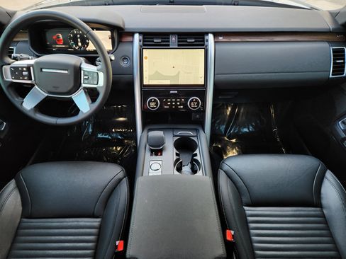 Certified 2025 Land Rover Discovery S image 29