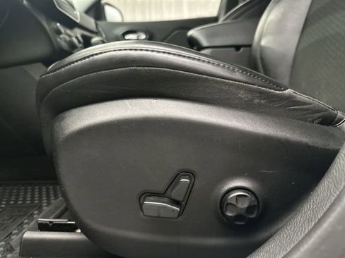 Used 2019 Jeep Cherokee Latitude Plus image 18