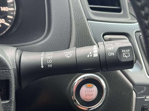 Used 2020 Nissan Pathfinder SL FWD image 26