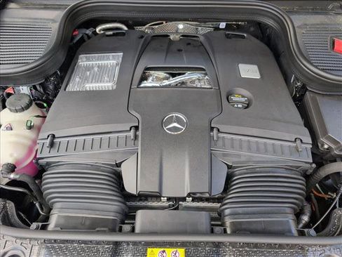New 2026 Mercedes-Benz GLS 580 4MATIC image 17