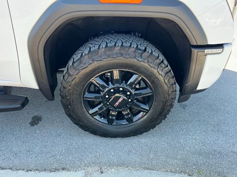 Used 2024 GMC Sierra 2500 AT4 w/ Technology Package image 12