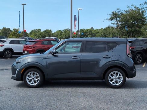 Used 2025 Kia Soul LX w/ LX Technology Package FWD image 8