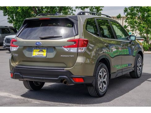 Certified 2024 Subaru Forester Premium AWD/4WD image 3