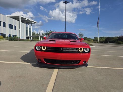 Used 2015 Dodge Challenger R/T Scat Pack RWD image 3