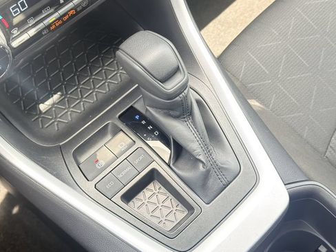 Used 2025 Toyota RAV4 XLE FWD image 18