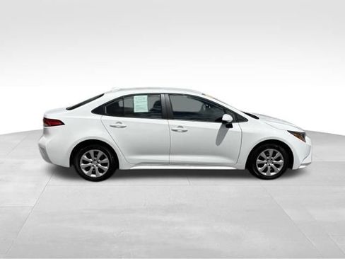 Used 2025 Toyota Corolla LE FWD image 9