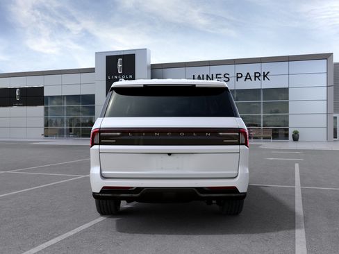 New 2027 Lincoln Navigator L Reserve w/ Jet Appearance Package AWD/4WD image 7