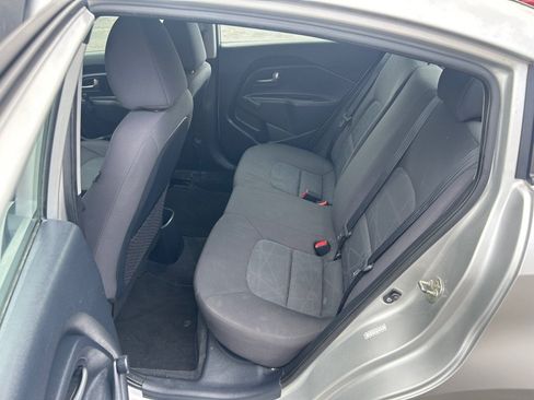Used 2013 Kia Rio LX FWD image 10