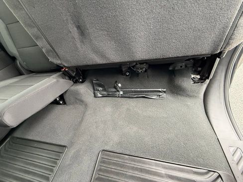 Used 2024 Chevrolet Silverado 1500 LT image 26