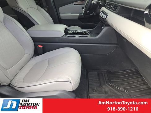 Used 2024 Honda Pilot Elite image 15