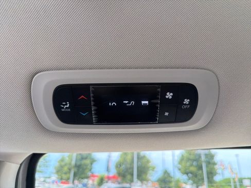 Used 2022 Chrysler Voyager LX FWD image 28