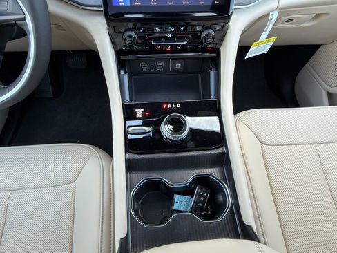 New 2025 Jeep Grand Cherokee Limited w/ Luxury Tech Group II AWD/4WD image 17