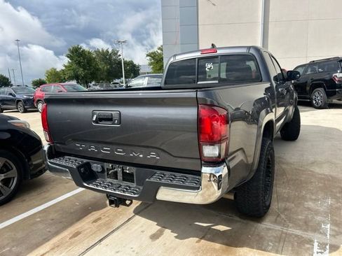 Used 2022 Toyota Tacoma SR5 AWD/4WD image 3