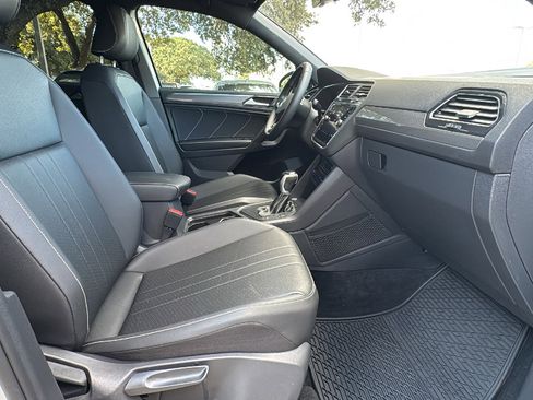 Used 2023 Volkswagen Tiguan SE R-Line image 30