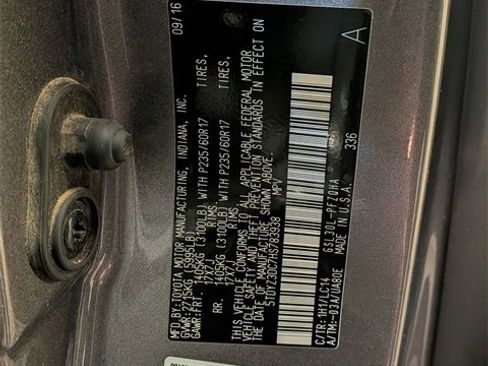 Used 2017 Toyota Sienna XLE image 36