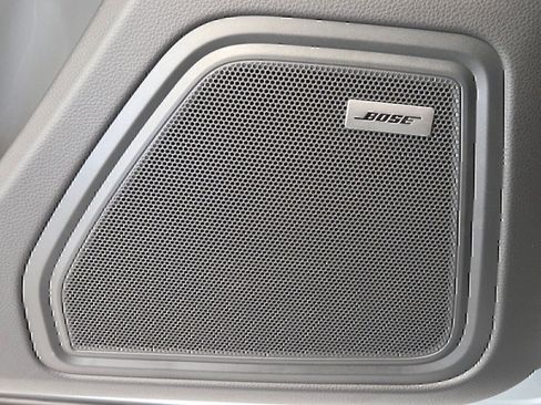Certified 2026 Porsche Macan AWD/4WD image 16