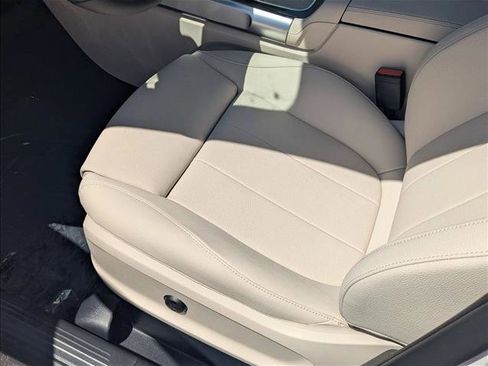 New 2026 Mercedes-Benz GLB 250 image 4