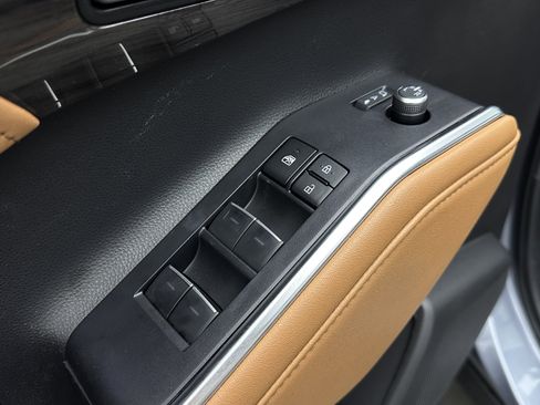 Used 2023 Toyota Highlander Platinum FWD image 12